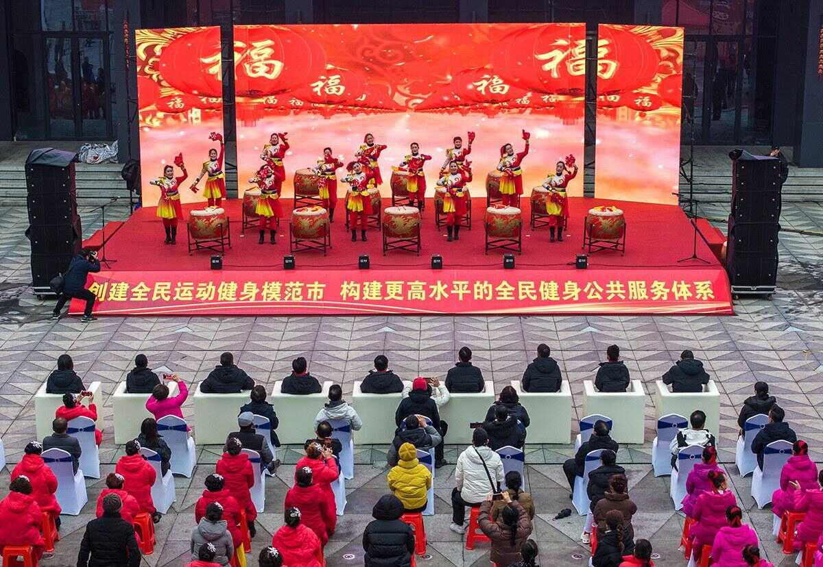 通过